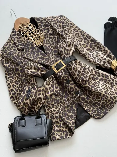 Veste blazer trois boutons à imprimé léopard - Noir et beige